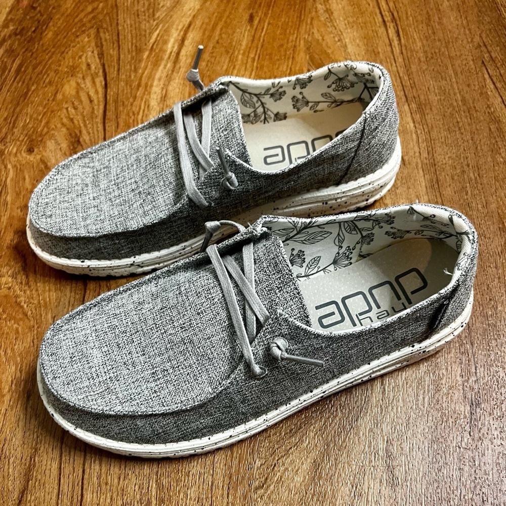 BRAND NEW, never worn, size 8, Hey Dude, Womens